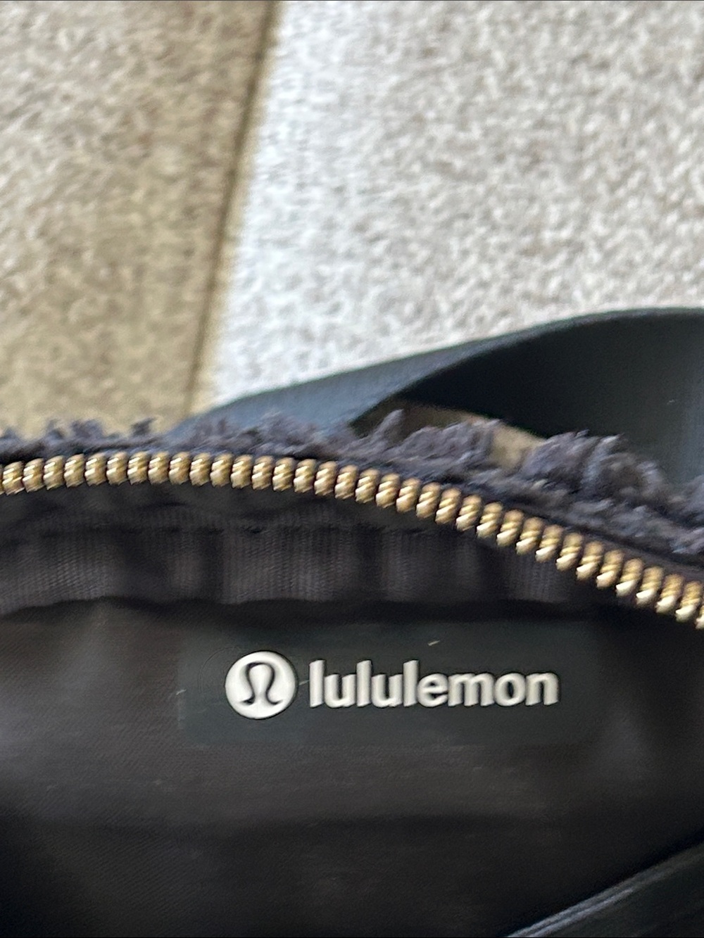 LULU LEMON EVERYWHERE FLEESE IN BLACK GOLD HARDWARE FANNY PACK CROSSBODY BAG - Picture 8 of 11